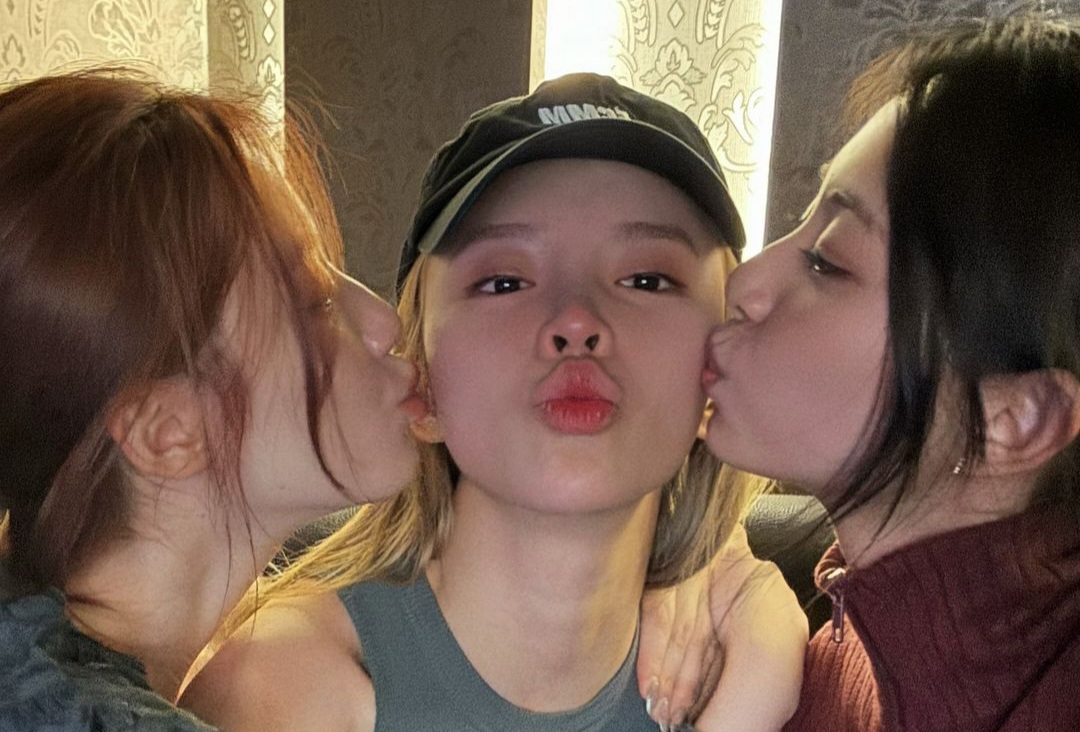 TWICE Tzuyu Criticized for Kissing Elkie, Shuhua on the Lips — Is It Queerbaiting? 