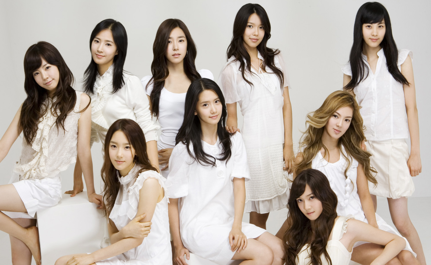 SNSD’s ‘Into the New World’ Used by SNU Students To Protest Against South Korean President 