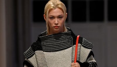 Louis Vuitton: Runway - Paris Fashion Week - Womenswear Fall/Winter