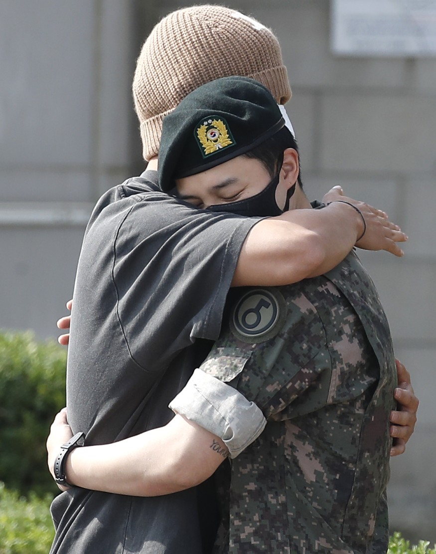 V and Jimin, the warm hug of baby bearsV and