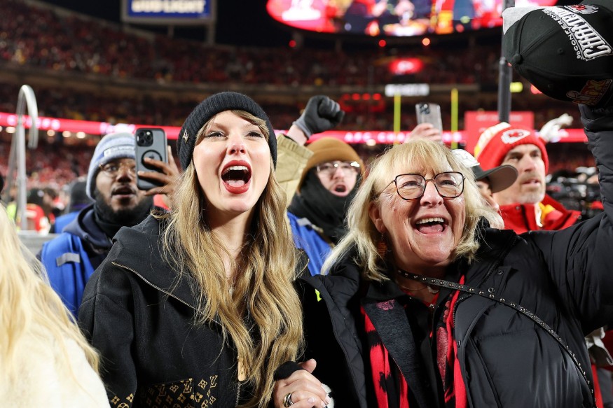 Taylor Swift, Donna Kelce