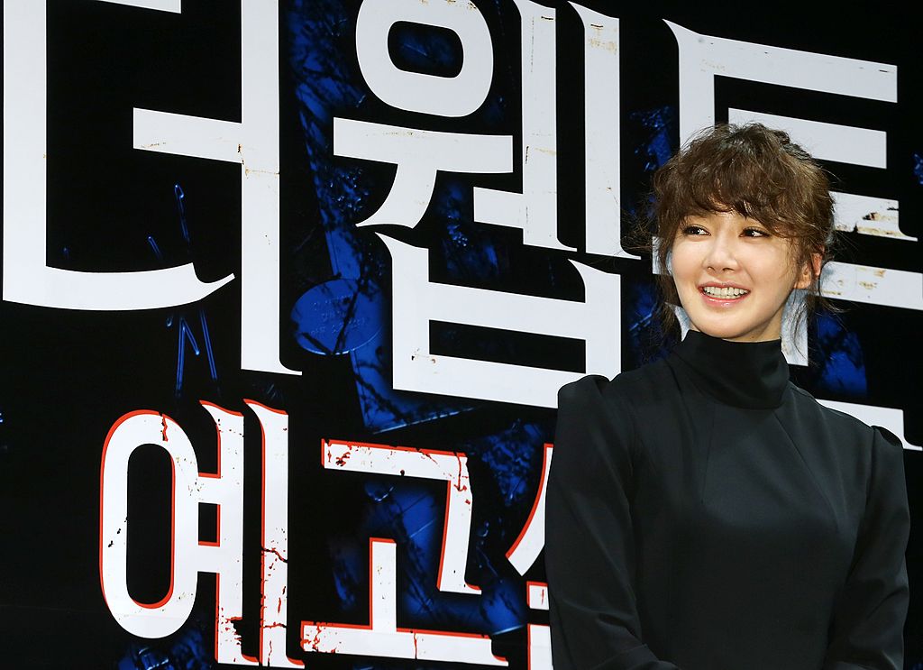 Actress Lee Si-Young Announces Pregnancy Through IVF Following Divorce