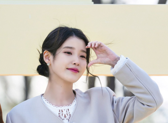 IU