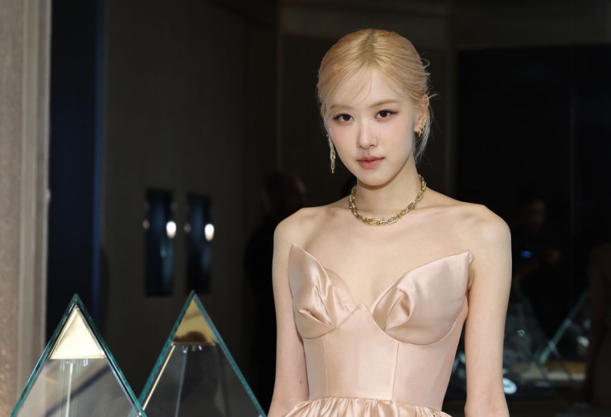 ROSÉ Gets Emotional at 2025 VMAs, Dedicates Song of the