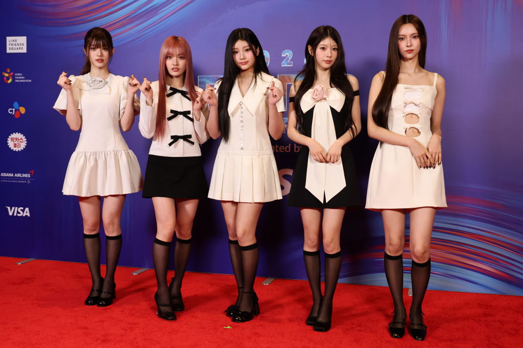 ILLIT's Minju Surprises Fans With Stunning Performance at the 2025 League of Legends Champions Korea Finals Event