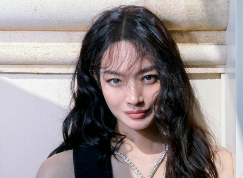 Newlywed Shin Min Ah and Kim Woo Bin Travel to Spain for Romantic Honeymoon