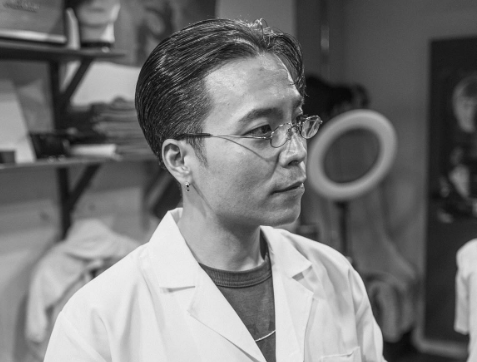 Park Seo Joon Shares Kim Ji Soo's Wedding Invitation, Teasing Upcoming March 28 Ceremony