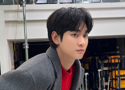 Court Puts Kim Soo Hyun's Cosmetic Lawsuit on Hold Pending Ruling on His Ties to Kim Sae Ron