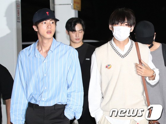 BTS Airport fashion