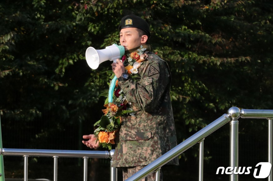 G-Dragon's leave the army