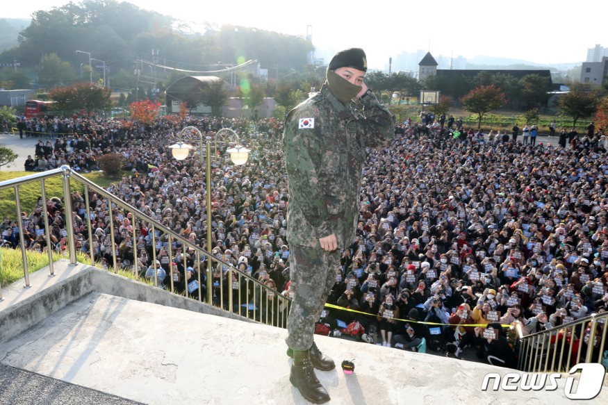 G-Dragon's leave the army