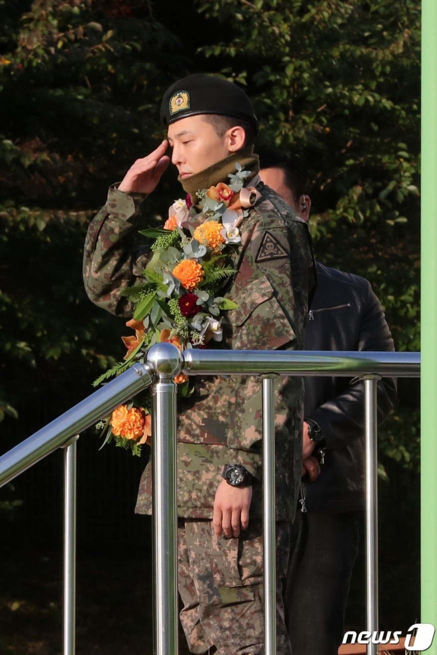 G-Dragon's leave the army