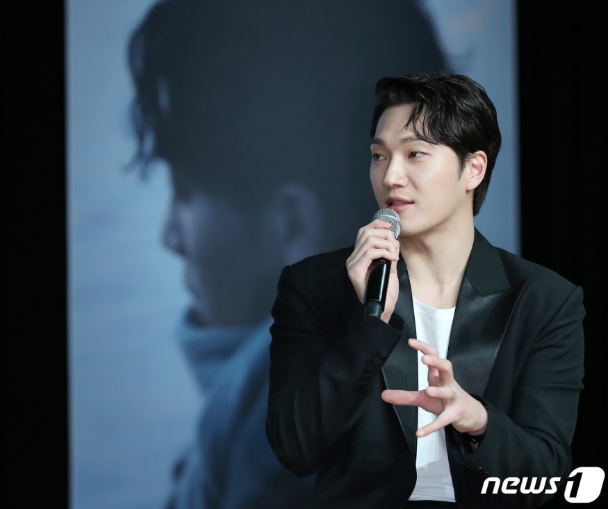 Kim Feel "First album, all song lyrics work ... trying to do the best"