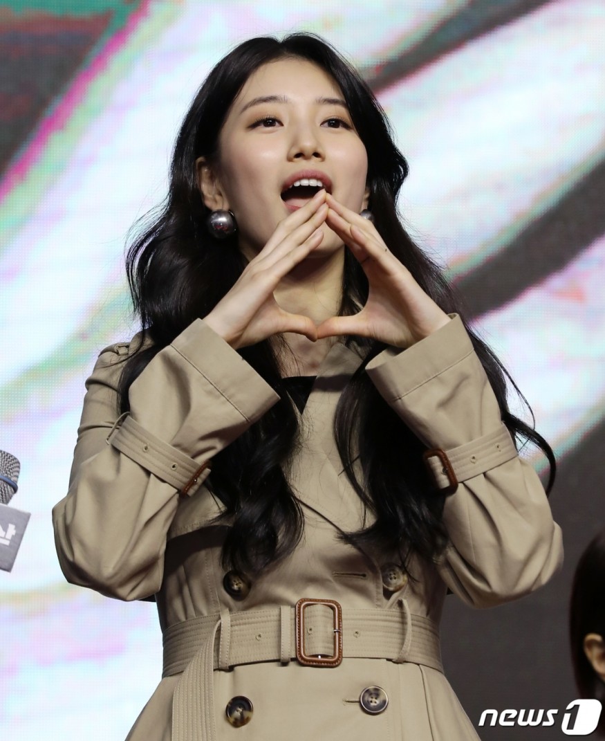 Bae Suzy, Dazzling eyes