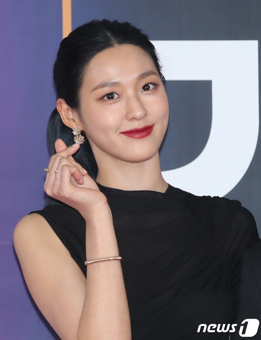 Seolhyun, come see me