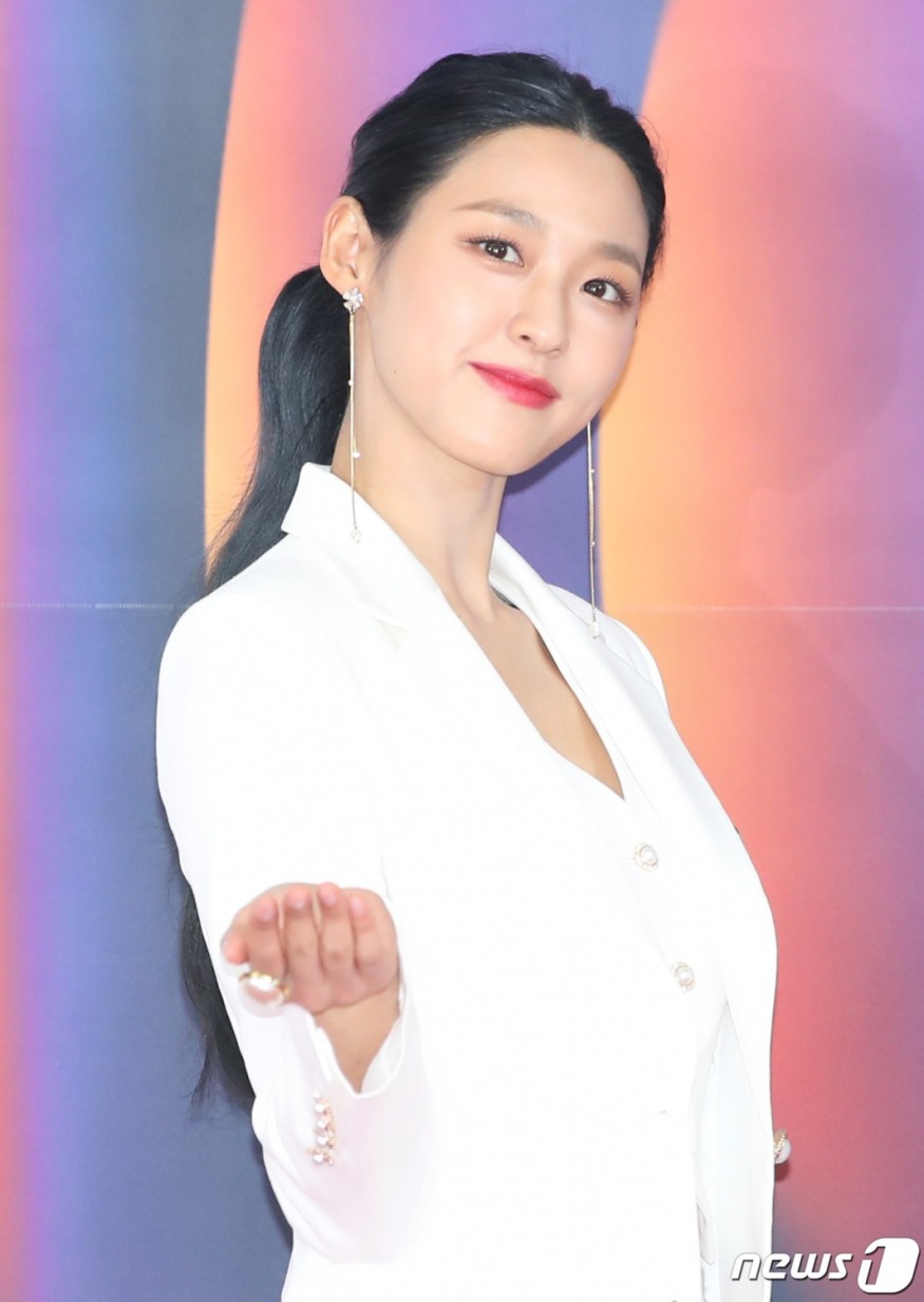 Seolhyun, come see me