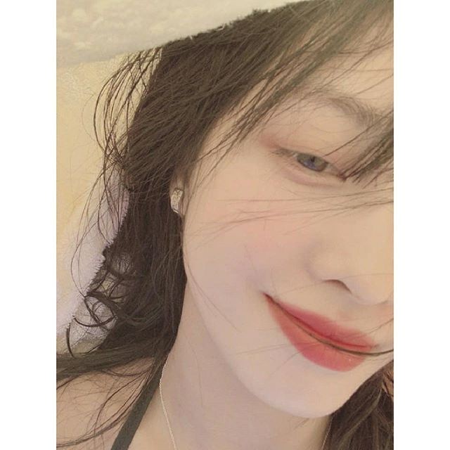 'TWICE' Momo releases selfies full of goddesses "Happy New Year"