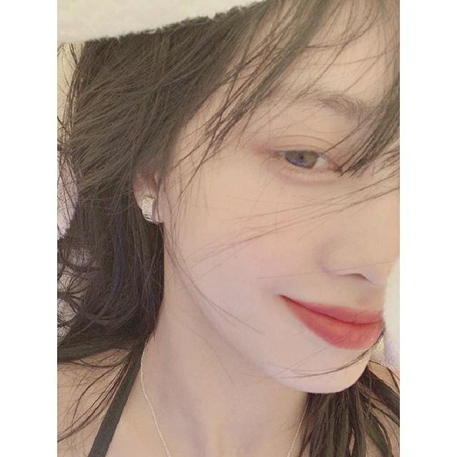 'TWICE' Momo releases selfies full of goddesses "Happy New Year"