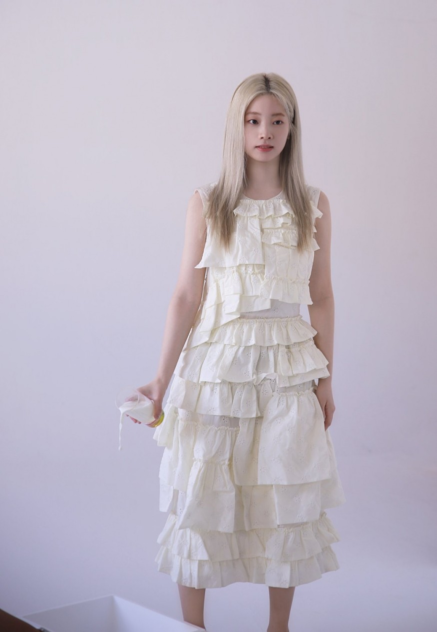 TWICE Dahyun, bright blonde style, purity x sexy