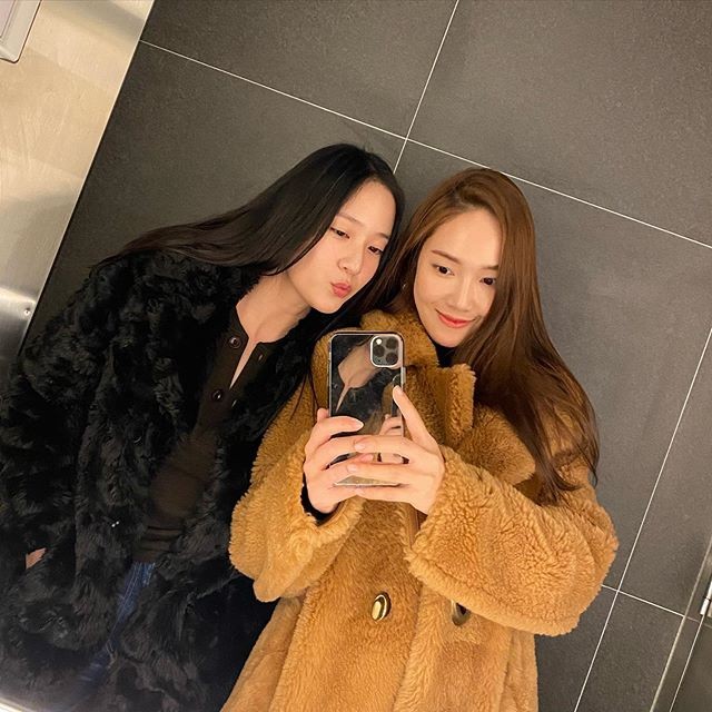 A warm two-shot with Krystal and Jessica