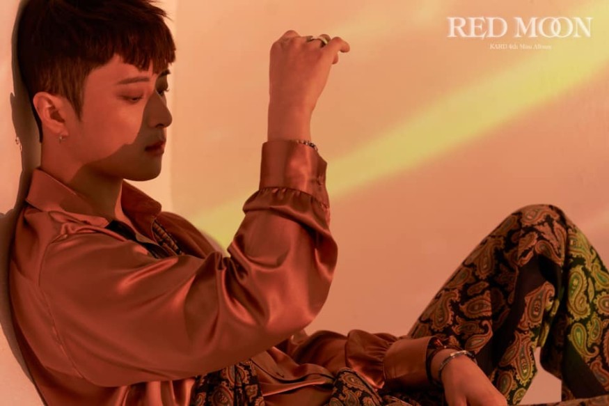 KARD unveils concept photo 'Red Moon'