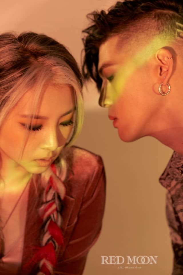 KARD unveils concept photo 'Red Moon'