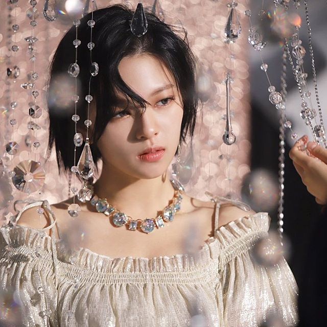 TWICE 'JEONGYEON' reveals film camera photos