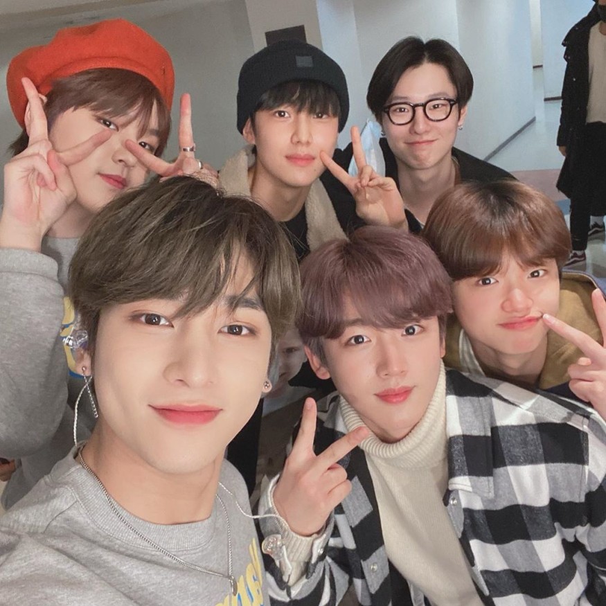 Kim Yo-han, Communicate with Fans with V Live