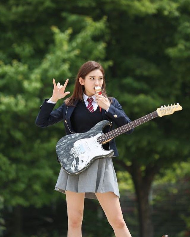 'Graduation' Jeon So-mi "Missing school life"