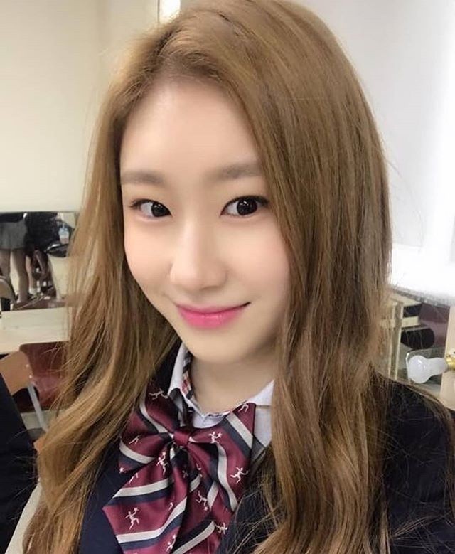 "I'll grow more" Ryujin · Chaeryeong, high school graduation