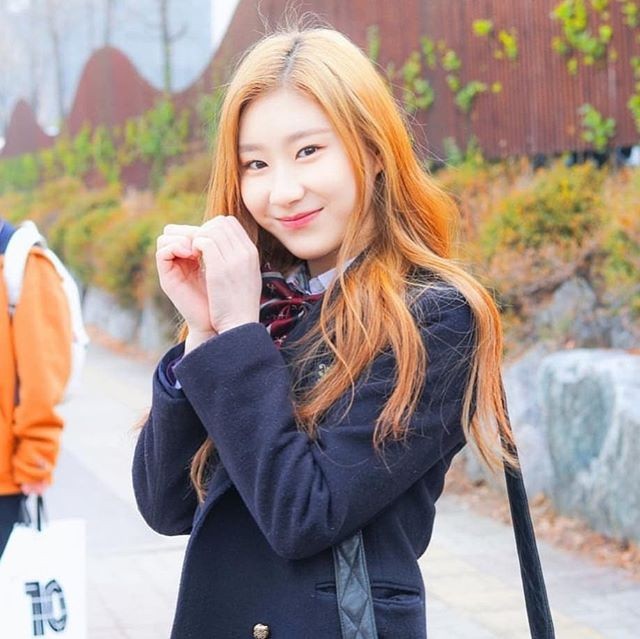 "I'll grow more" Ryujin · Chaeryeong, high school graduation