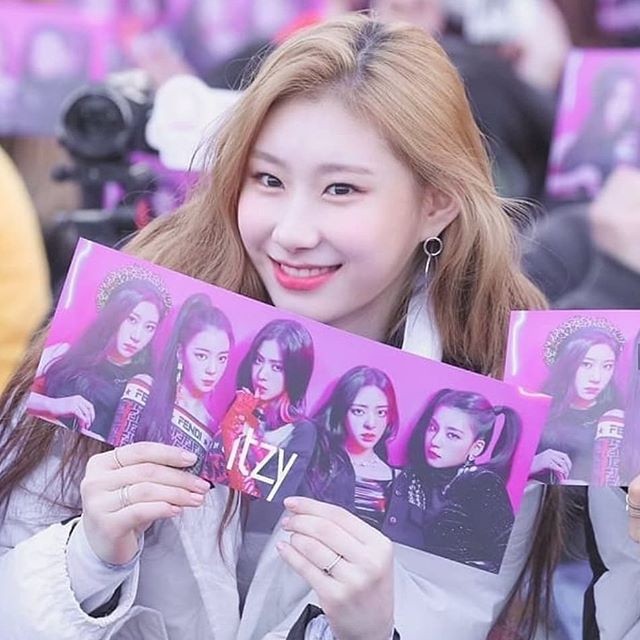 "I'll grow more" Ryujin · Chaeryeong, high school graduation