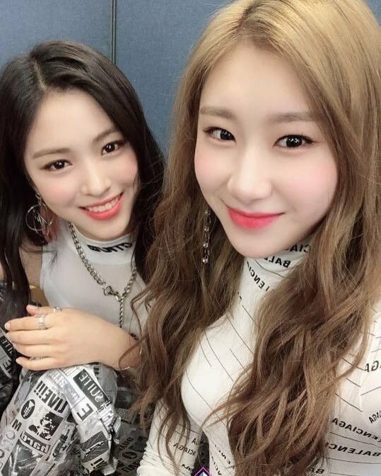 "I'll grow more" Ryujin · Chaeryeong, high school graduation