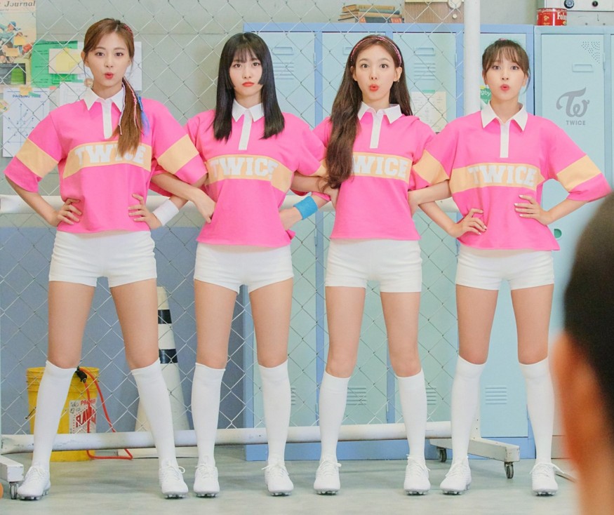TWICE, No. 1 Daily Album Chart in Japan