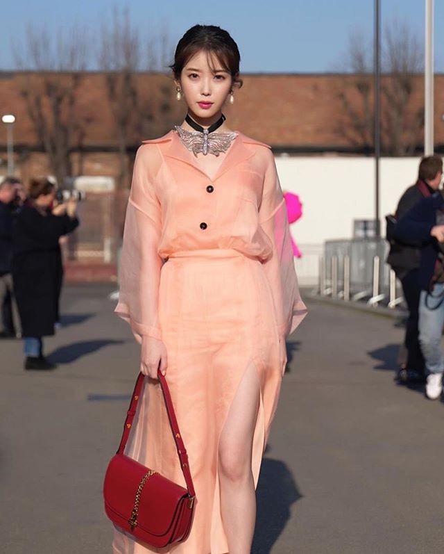 IU transformed into a goddess of spring ... Lovely beauty