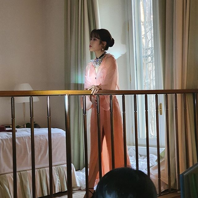 IU transformed into a goddess of spring ... Lovely beauty