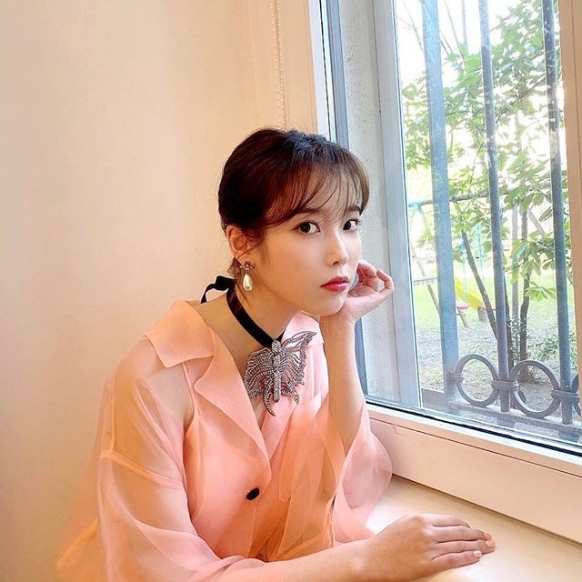 IU transformed into a goddess of spring ... Lovely beauty
