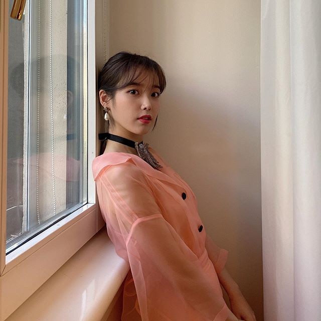 IU transformed into a goddess of spring ... Lovely beauty