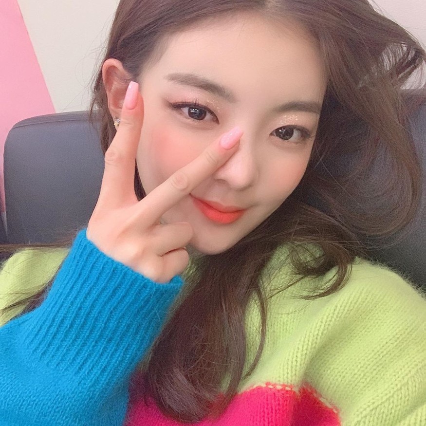 'KBS Cool FM' Jung Eun-ji X ITZY, warm certification shot