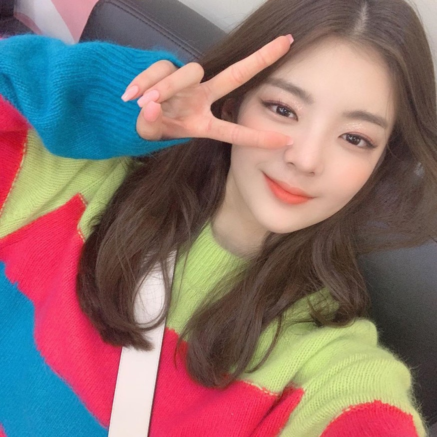 'KBS Cool FM' Jung Eun-ji X ITZY, warm certification shot
