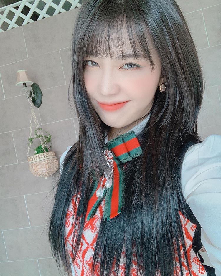 Apink's Jung Eunji Blesses Fans with Lovely "Eye Smile"