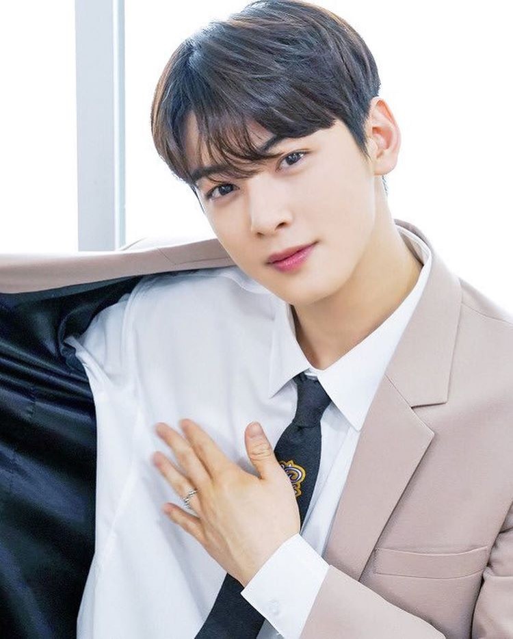 Gugudan's Sejeong, ASTRO's Cha Eun-woo Overflow with Visuals in One Frame