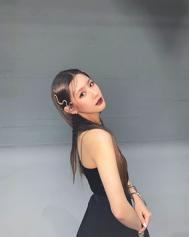 (G)I-DLE's Mi-yeon Exudes Charm and Sexiness in New Photos