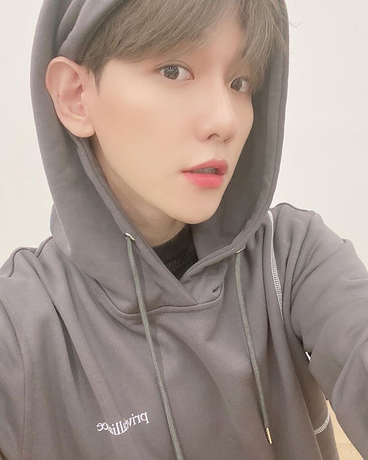 EXO Baekhyun Flaunts Unrivaled Handsome Face in Recent "Selfie Parade"