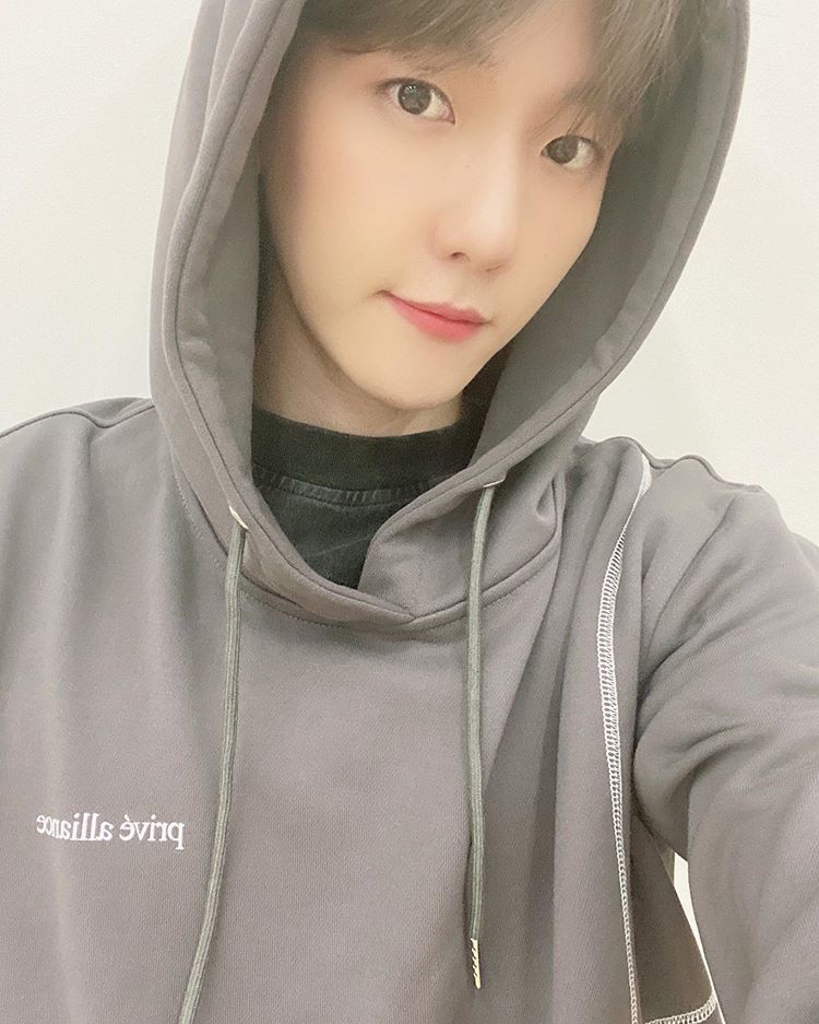 EXO Baekhyun Flaunts Unrivaled Handsome Face in Recent "Selfie Parade"