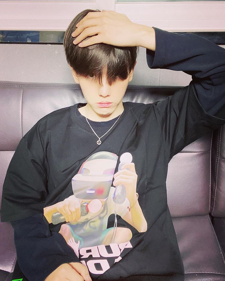 EXO Baekhyun Flaunts Unrivaled Handsome Face in Recent "Selfie Parade"