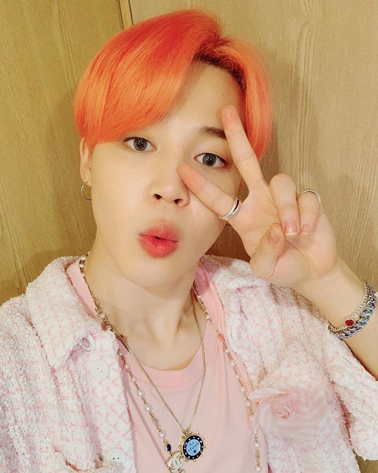BTS Jimin, sweet eyes to interact with large dogs