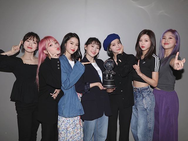 OH MY GIRL, new song 'Dolphin' is on the rise