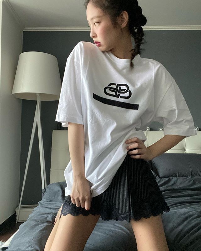 Jennie Goes On An Instagram-Posting Spree With Her "Jentle Home" Collection