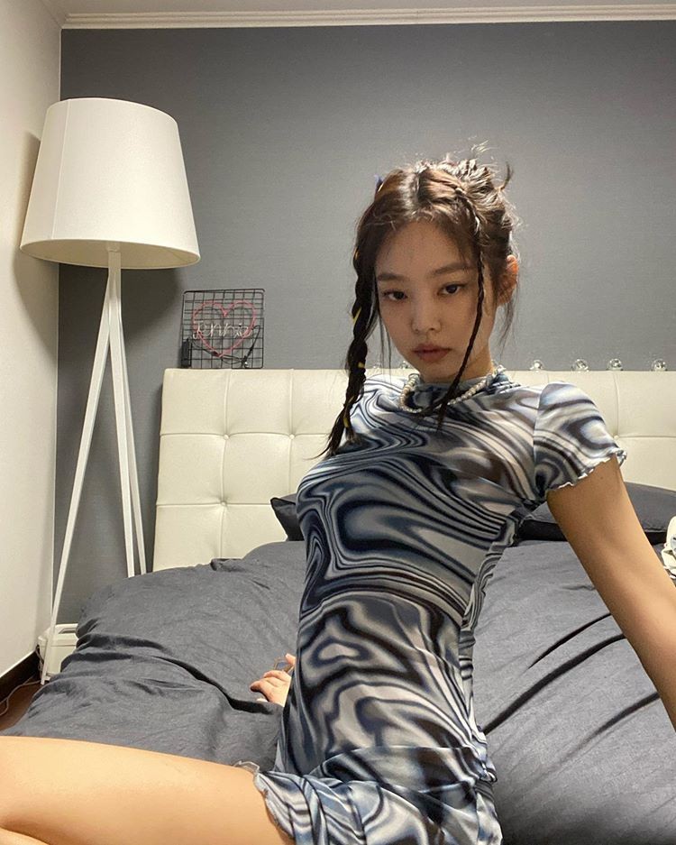 Jennie Goes On An Instagram-Posting Spree With Her "Jentle Home" Collection